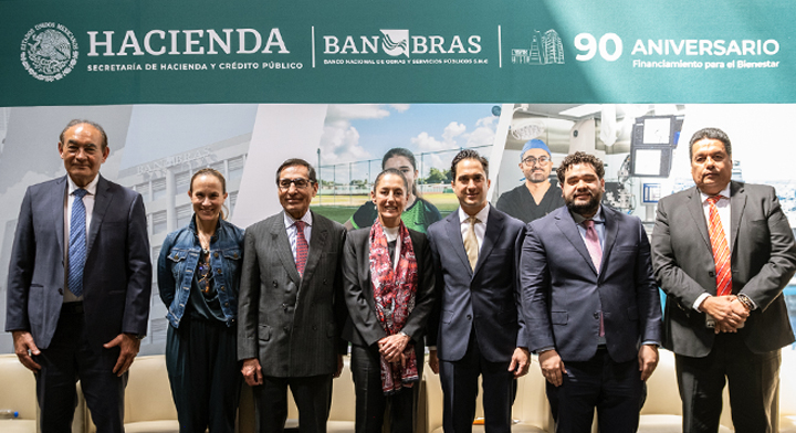 Presidium del evento del 90 Aniversario de Banobras, en el Club de Banqueros.
