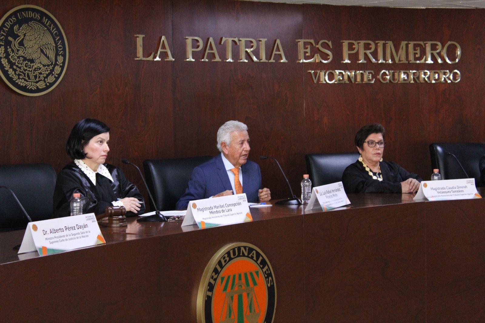 •	En su mensaje, el Procurador Luis Hernández Palacios reconoció la autonomía, esfuerzo y contribución de los Tribunales Agrarios para preservar la paz social y la equidad en el campo de México.