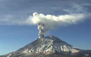 Durante las últimas 24 horas, mediante los sistemas de monitoreo del volcán Popocatépetl, se detectaron 175 exhalaciones.