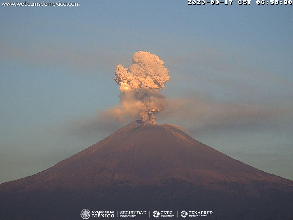 Durante las últimas 24 horas, mediante los sistemas de monitoreo del volcán Popocatépetl, se detectaron 236 exhalaciones