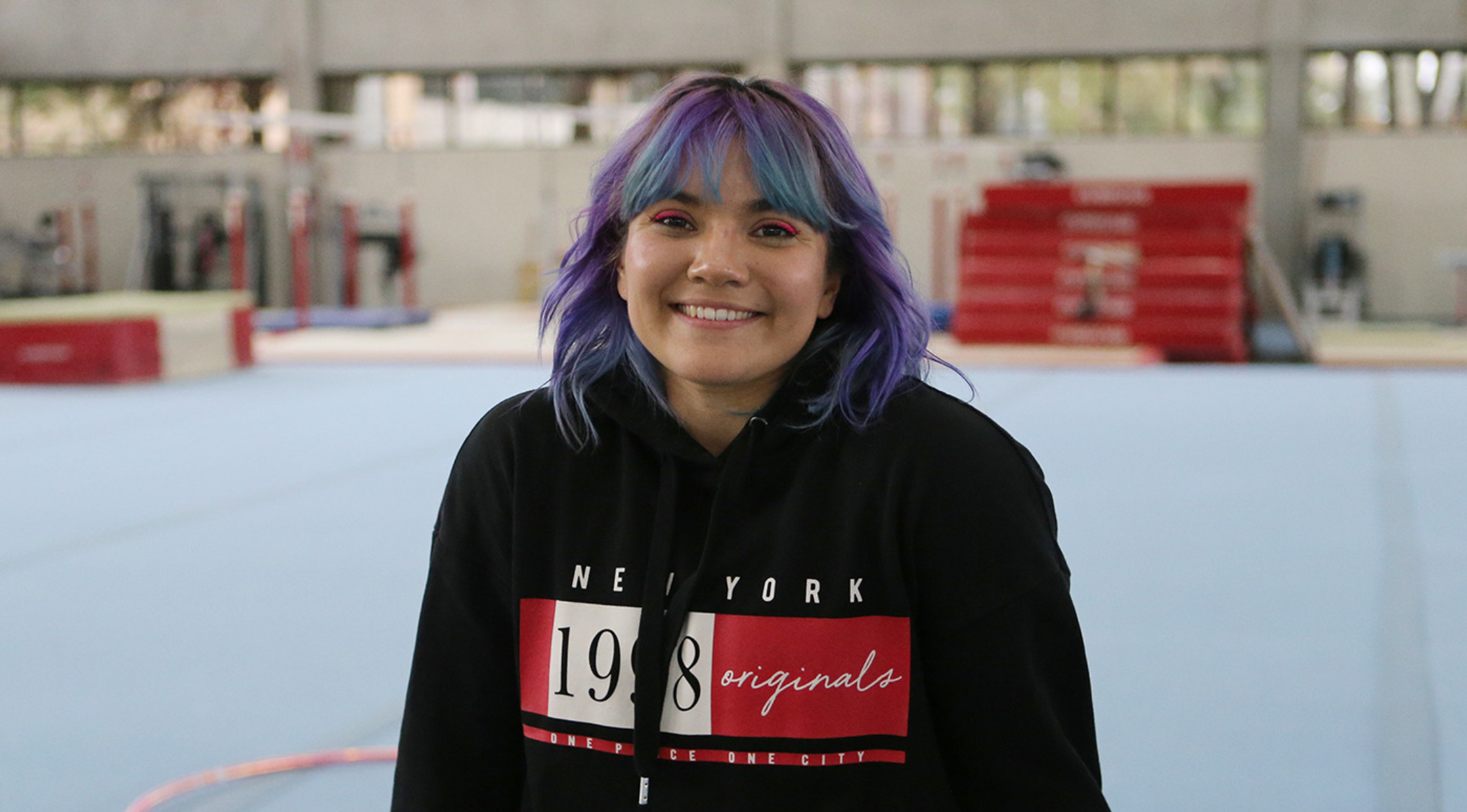 Alexa Moreno, gimnasta olímpica mexicana sonríe durante un entrenamiento que realizó en el CNAR. CONADE
