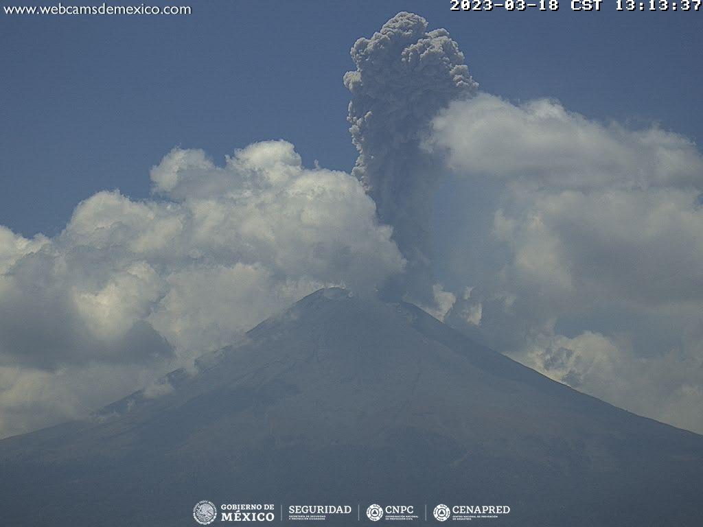 Durante las últimas 24 horas, mediante los sistemas de monitoreo del volcán Popocatépetl, se detectaron 119 exhalaciones acompañadas de vapor de agua, gases volcánicos y en ocasiones ligeras cantidades de ceniza.
