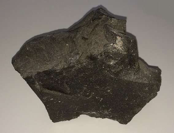 Imagen de fragmento balístico expulsado desde el cráter del Popocatépetl.