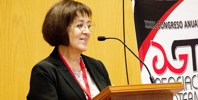 La Dra. Georgina Izquierdo fue distinguida con el premio Pathé por su trayectoria y aportes a la geotermia en México. 