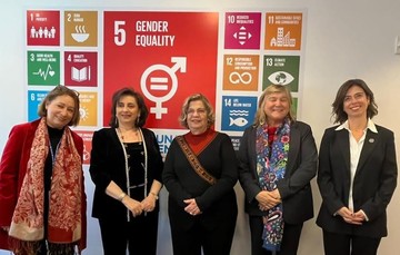 Fotografía con representantes de ONU Mujeres, CEPAL. 