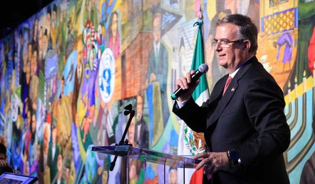 El canciller Marcelo Ebrard es invitado por la comunidad judía en México a la presentación de mural histórico