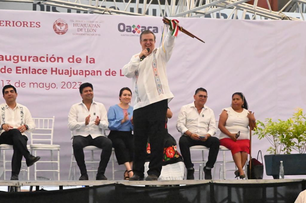 Foreign Secretary Marcelo Ebrard inaugurates the first Municipal Liaison Office in all of Oaxaca