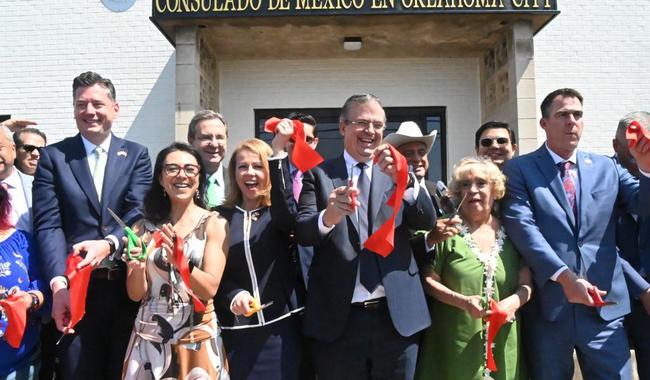 El canciller Marcelo Ebrard inaugura el consulado mexicano en Oklahoma City