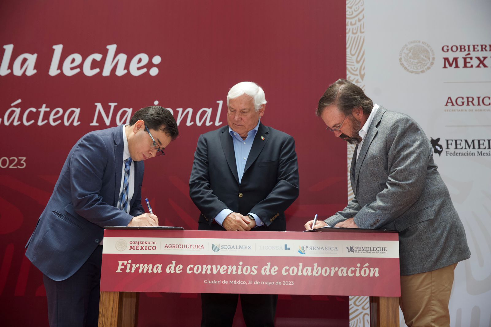 Firma del Convenio de Concertación entre el Senasica y la Federación Mexicana de Lechería durante el marco de la celebración del Día Mundial de la Leche