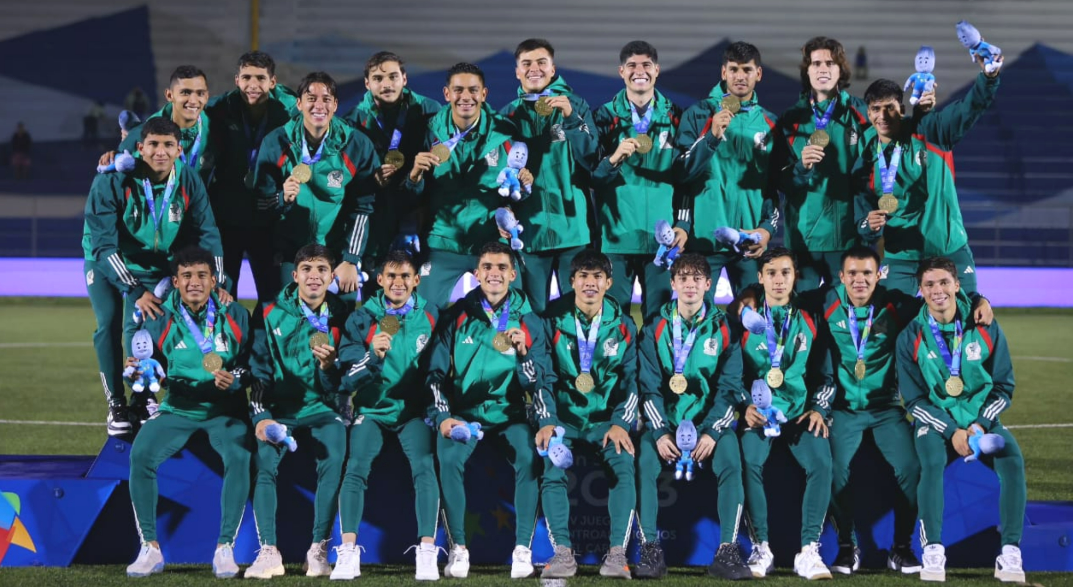 El "Tricolor" sub-23, luce su medalla de oro en San Salvador 2023. Foto: Selección Mexicana
