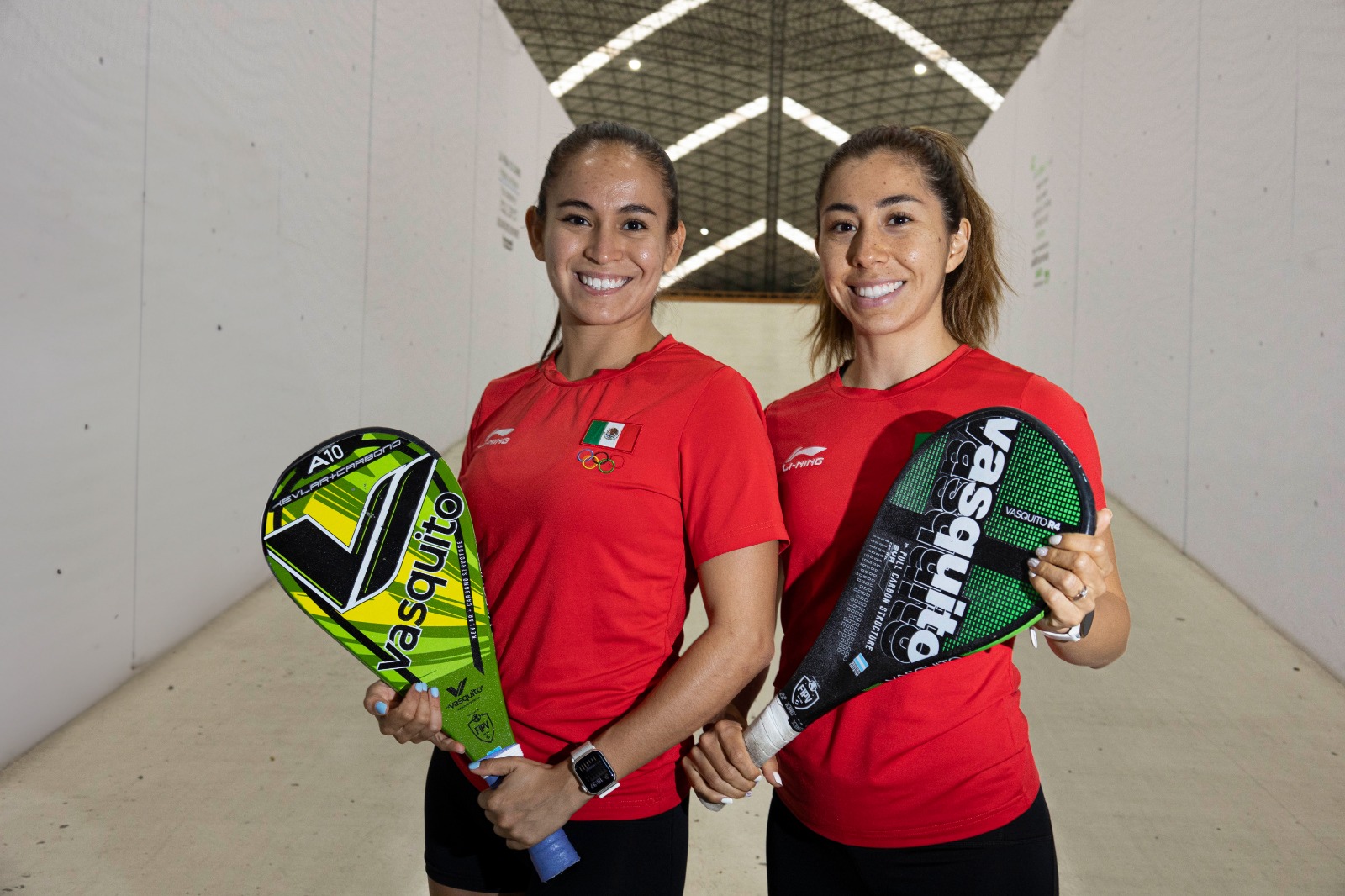 Laura Puentes y Dulce Figueroa, seleccionadas nacionales de frontón y actuales campeonas panamericanas, buscarán refrendar su título en Santiago 2023. 
CONADE