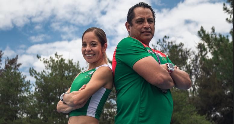 El entrenador Cristóbal Herrera y la maratonista Citlali Cristian, una dupla que ha dado satisfacciones al atletismo mexicano. 
CONADE