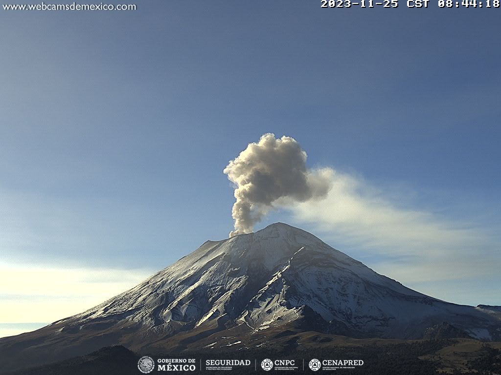 En las últimas 24 horas, mediante los sistemas de monitoreo del volcán Popocatépetl, se detectaron 44 exhalaciones.