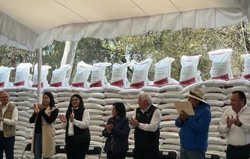 Dr. Víctor Manuel Villalobos Arámbula, Secretario de Agricultura, da inicio a la entrega de fertilizante gratuito y directo a productoras y productores, dando continuidad al Programa de Fertilizantes para el ejercicio 2024.
