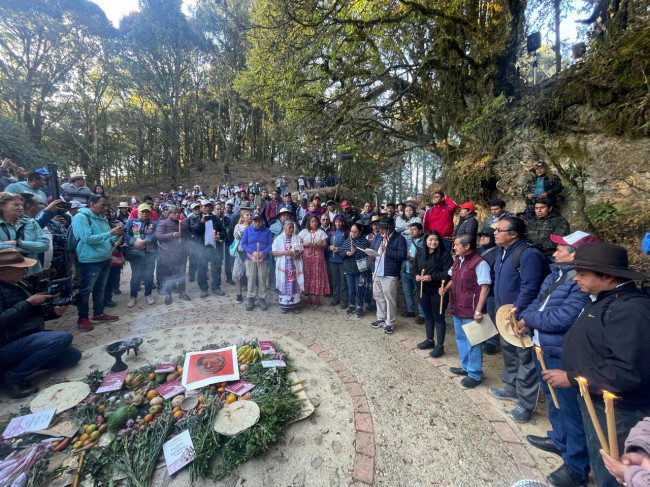 Caminata cívica de Benito Juárez honra su memoria histórica y fortalece la organización comunitaria.