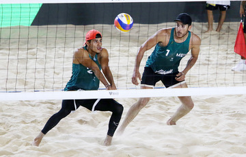 Las parejas mexicanas de voleibol de playa tuvieron doble enfrentamiento con los equipos brasileños en el arranque del Elite 16 Tepic. CONADE