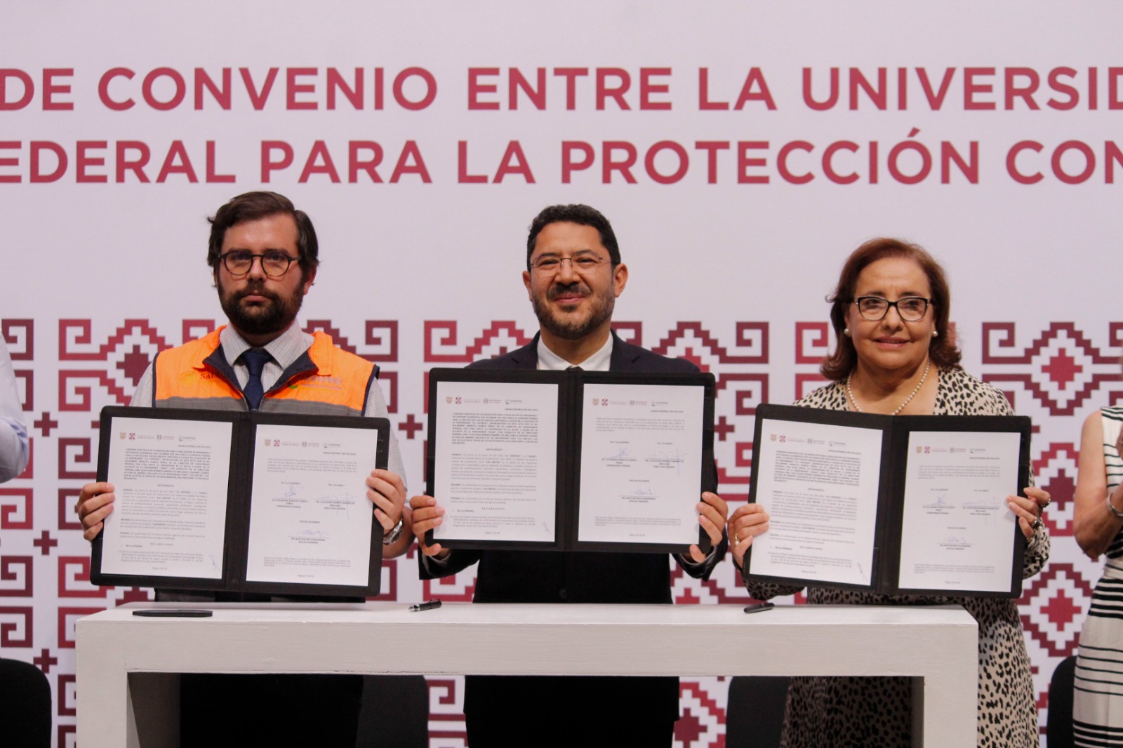Cofepris y Unisa firman convenio que instaura la Especialidad en Regulación Sanitaria de Medicamentos y Vacunas