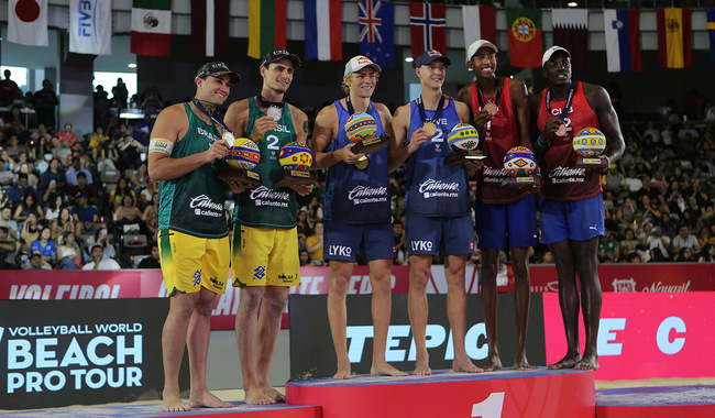 Premiación de las duplas que subieron al podio en el Tour Mundial de Voleibol de Playa en Tepic, Nayarit. CONADE