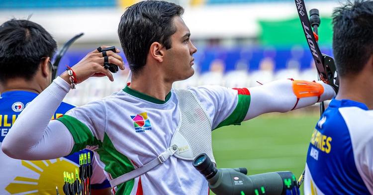 Matías Grande, primer arquero mexicano que supera los 690 puntos en una competencia internacional. Lo hizo en la Copa del Mundo de Tiro con Arco Shanghái 2024. CORTESÍA