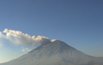 En las últimas 24 horas, mediante los sistemas de monitoreo del volcán Popocatépetl, se detectaron 44 exhalaciones