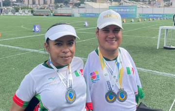 Liliana Montiel y Víctor Sardina, medallistas en el Campeonato Panamericano de Para Tiro con Arco, celebrado en Brasil. Cortesía