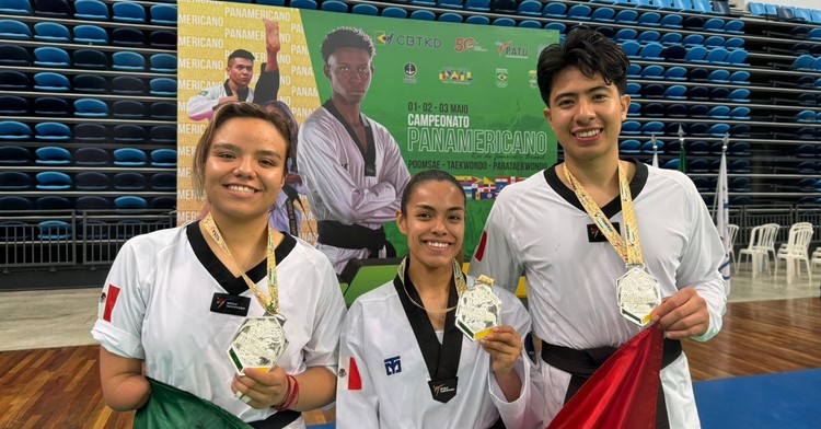 Claudia Romero, Fernanda Vargas y Luis Nájera, medallistas de plata en el Panamericano de Para Taekwondo Río de Janeiro 2024. CORTESÍA