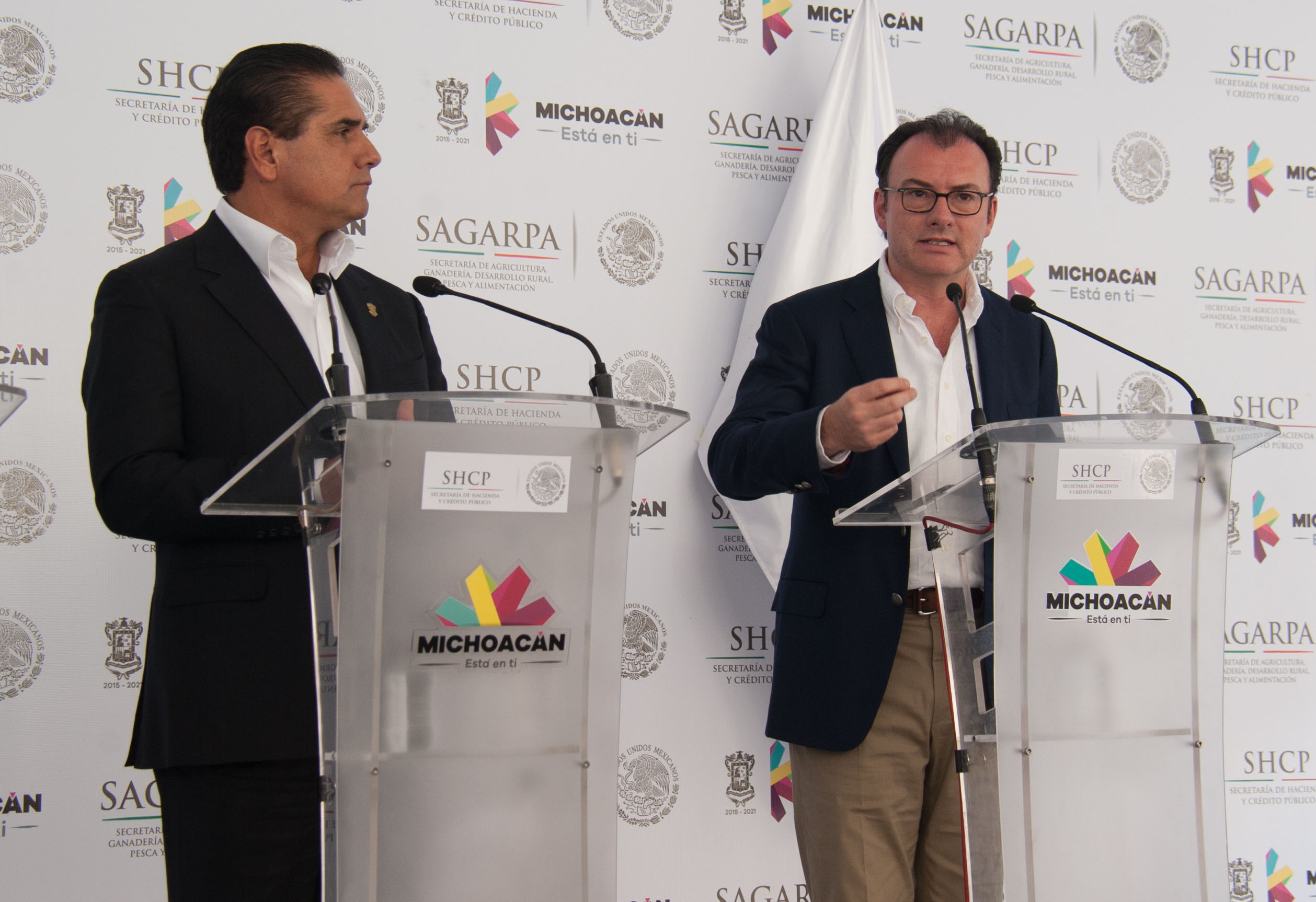 El Secretario de Hacienda, Luis Videgaray, y el Gobernador de Michoacán, Silvano Aureoles, en conferencia de prensa