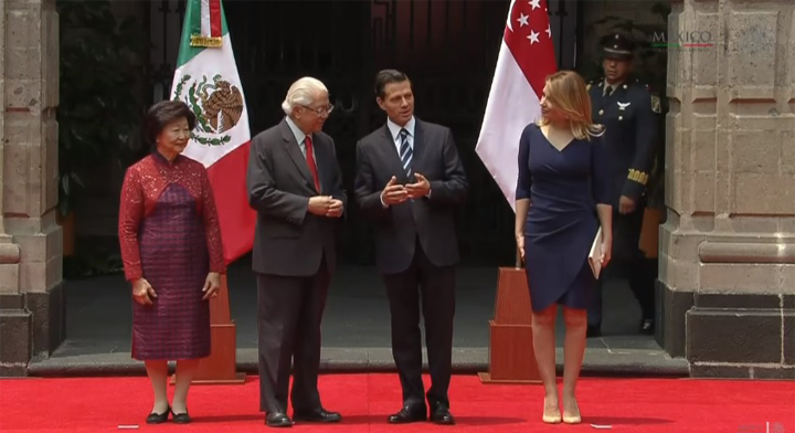 El Presidente de México y el Presidente de Singapur con sus respectivas esposas en la Ceremonia Oficial de Bienvenida en Palacio Nacional