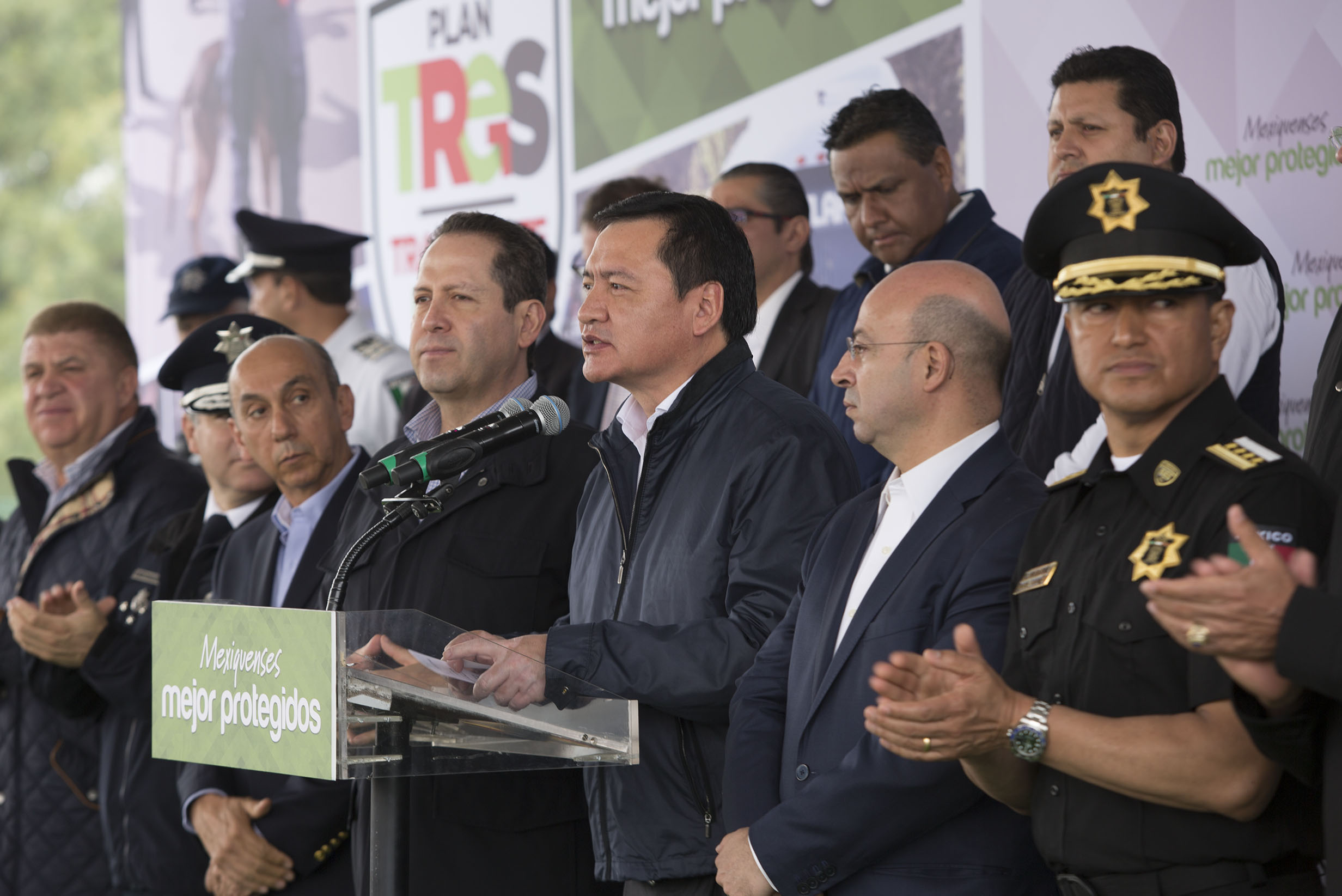 El Secretario de Gobernación, Miguel Ángel Osorio Chong, y el Gobernador del Estado de México, 