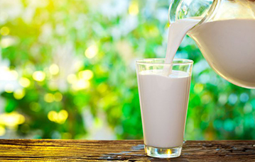 Un mexicano consume en promedio 99 litros de leche al año.