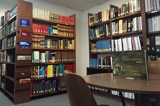 Sala de lectura en el Centro de documentación de la CNSNS