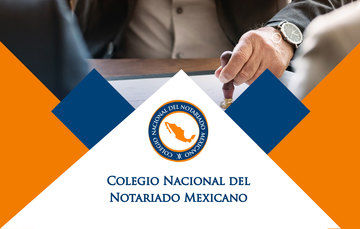 Logo del Colegio Nacional del Notariado Mexicano, con un marco y de fondo un notario certificando un documento
