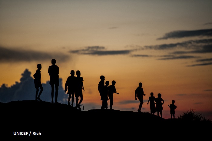 Niñas y niños desplazados de sus países sudsaharianos migran a países europeos.
