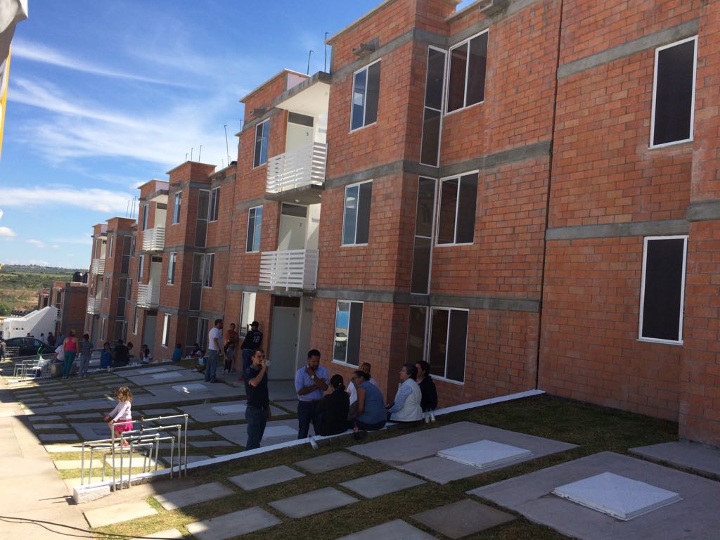 En Aguascalientes se entregó vivienda popular en modalidad vertical a familias de la entidad.