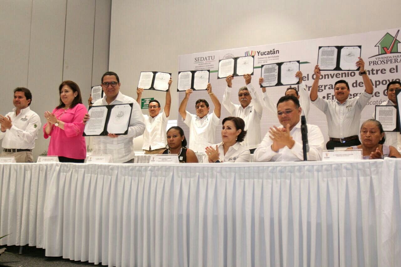 Ángel Islava firmó convenio de colaboración con 10 municipios yucatecos.