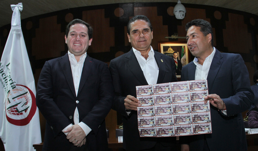El Director General de la LOTENAL, Pedro Pablo Treviño y el Gobernador de Michoacán, Silvano Aureoles, presidieron el Sorteo de Diez No. 122 alusivo a la Noche de Muertos en Michoacán
