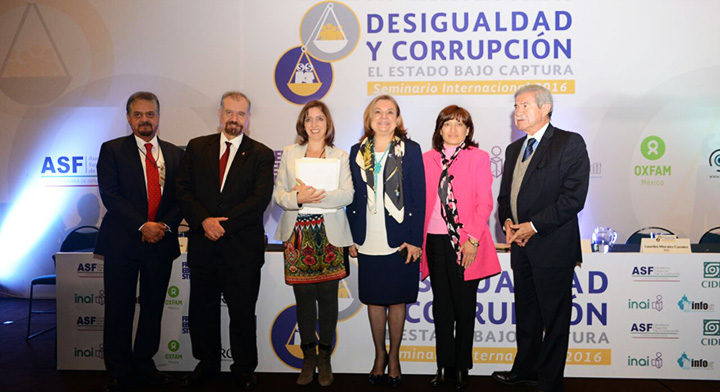 Seminario Internacional 2016 -  Desigualdad y Corrupción, el estado bajo captura Foto oficial 