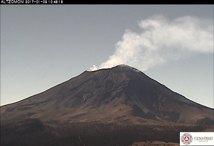 En las últimas 24 horas, por medio de los sistemas de monitoreo del volcán Popocatépetl, se identificaron 13 exhalaciones de baja intensidad.