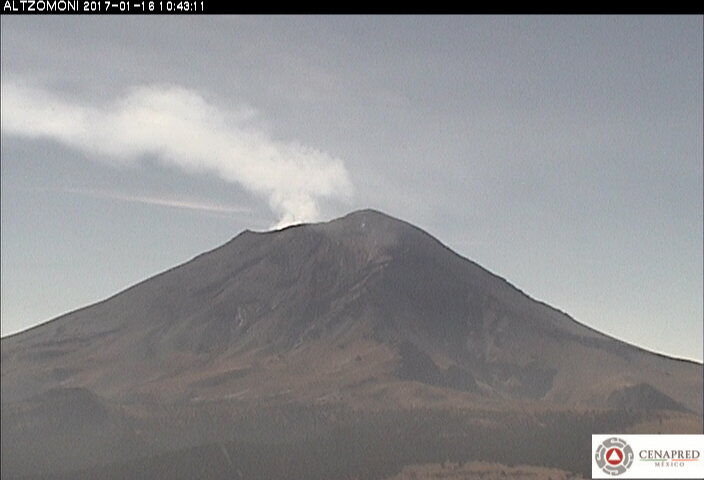 En las últimas 24 horas, por medio de los sistemas de monitoreo del volcán Popocatépetl, se identificaron 10 exhalaciones de baja intensidad, acompañadas por vapor de agua y gas principalmente.