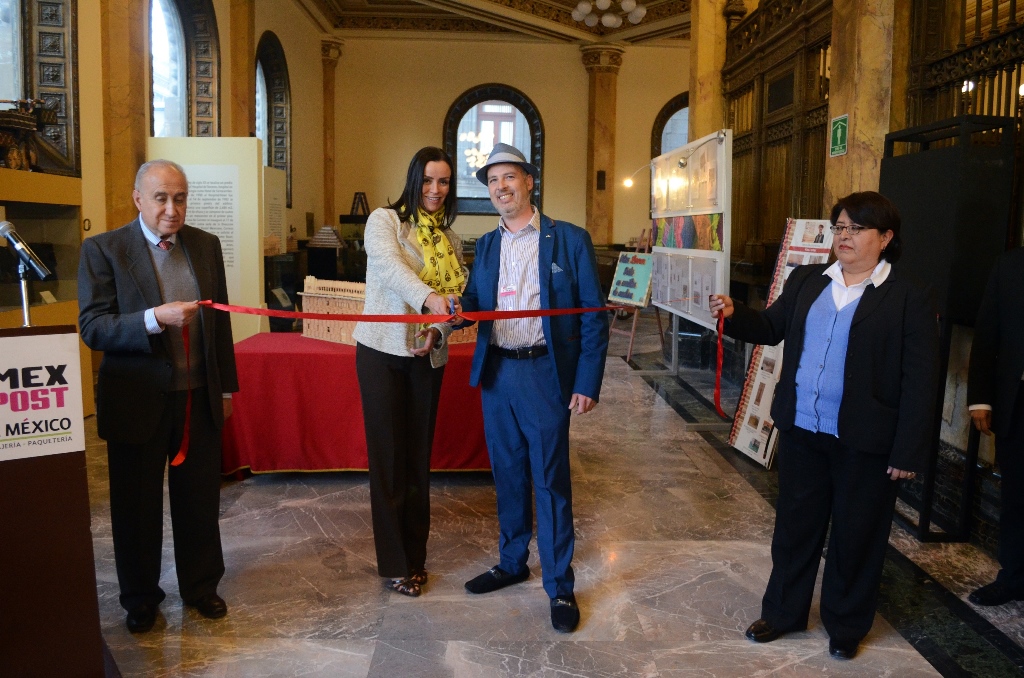 Inauguran en el Palacio Postal la exposición permanente Crónicas Postales