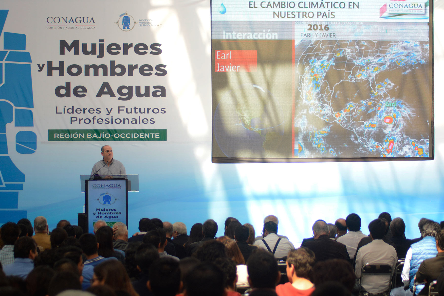 Especializar a los jóvenes en los asuntos del agua permitirá afrontar los retos hídricos del futuro: Roberto Ramírez de la Parra
