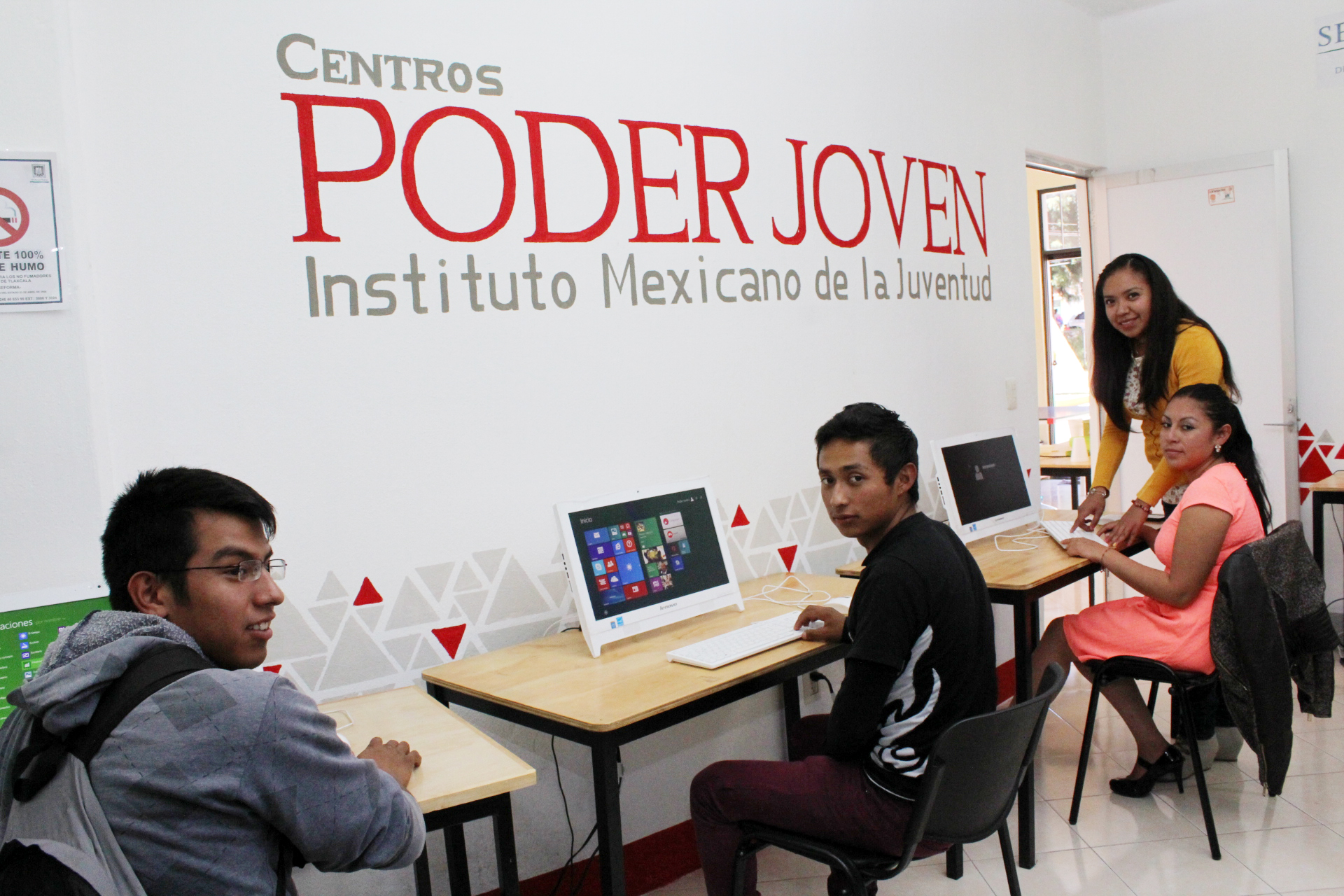 Los Centros Poder Joven son áreas de expresión, convivencia y desarrollo en donde las juventudes tienen acceso a las Tecnologías de la Información y la Comunicación.