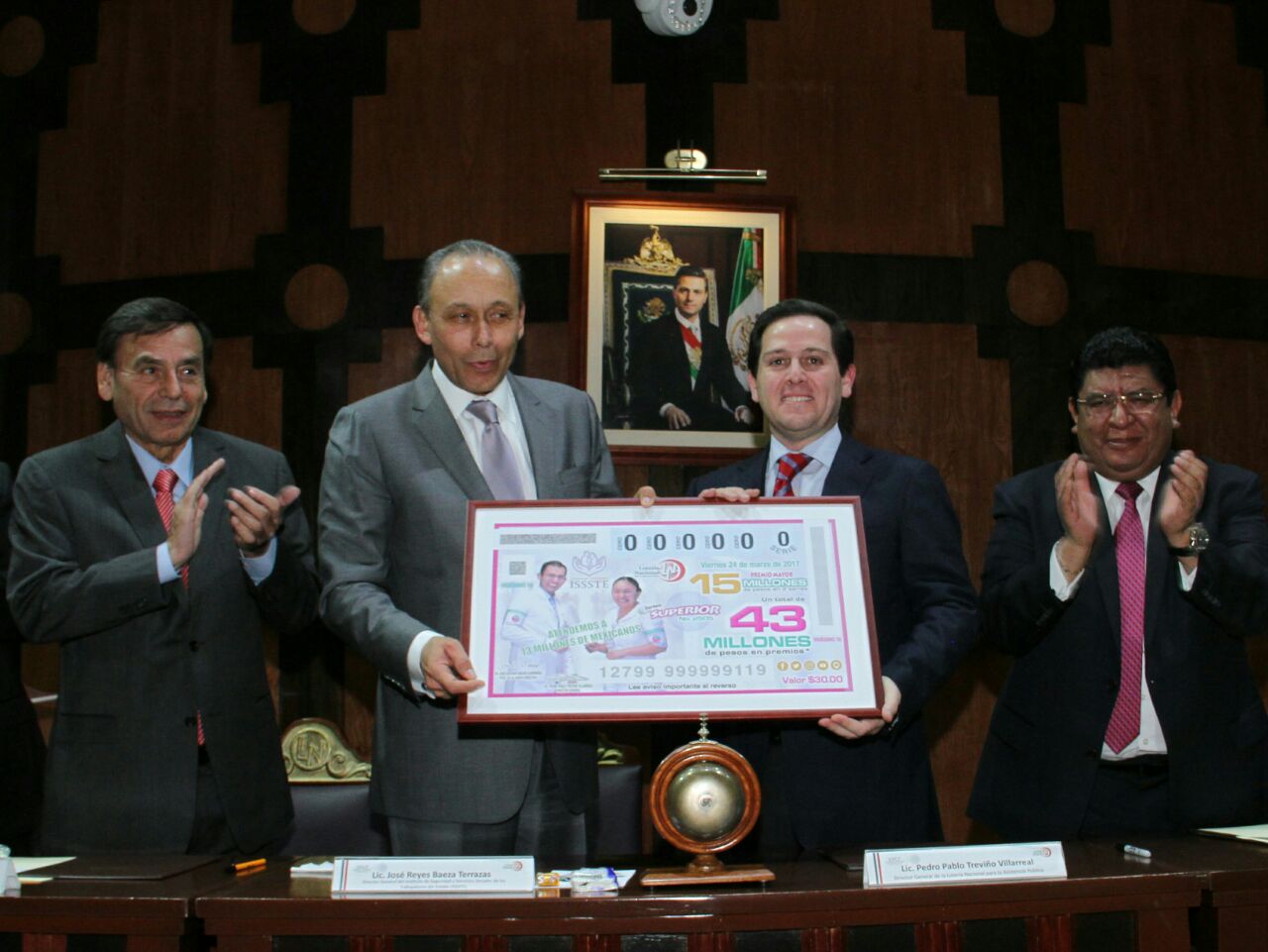 Los Directores Generales de la LOTENAL y del ISSSTE, Pedro Pablo Treviño y José Reyes Baeza, presidieron el Sorteo Superior No. 2505 con el cual se celebró el 57 aniversario del ISSSTE
