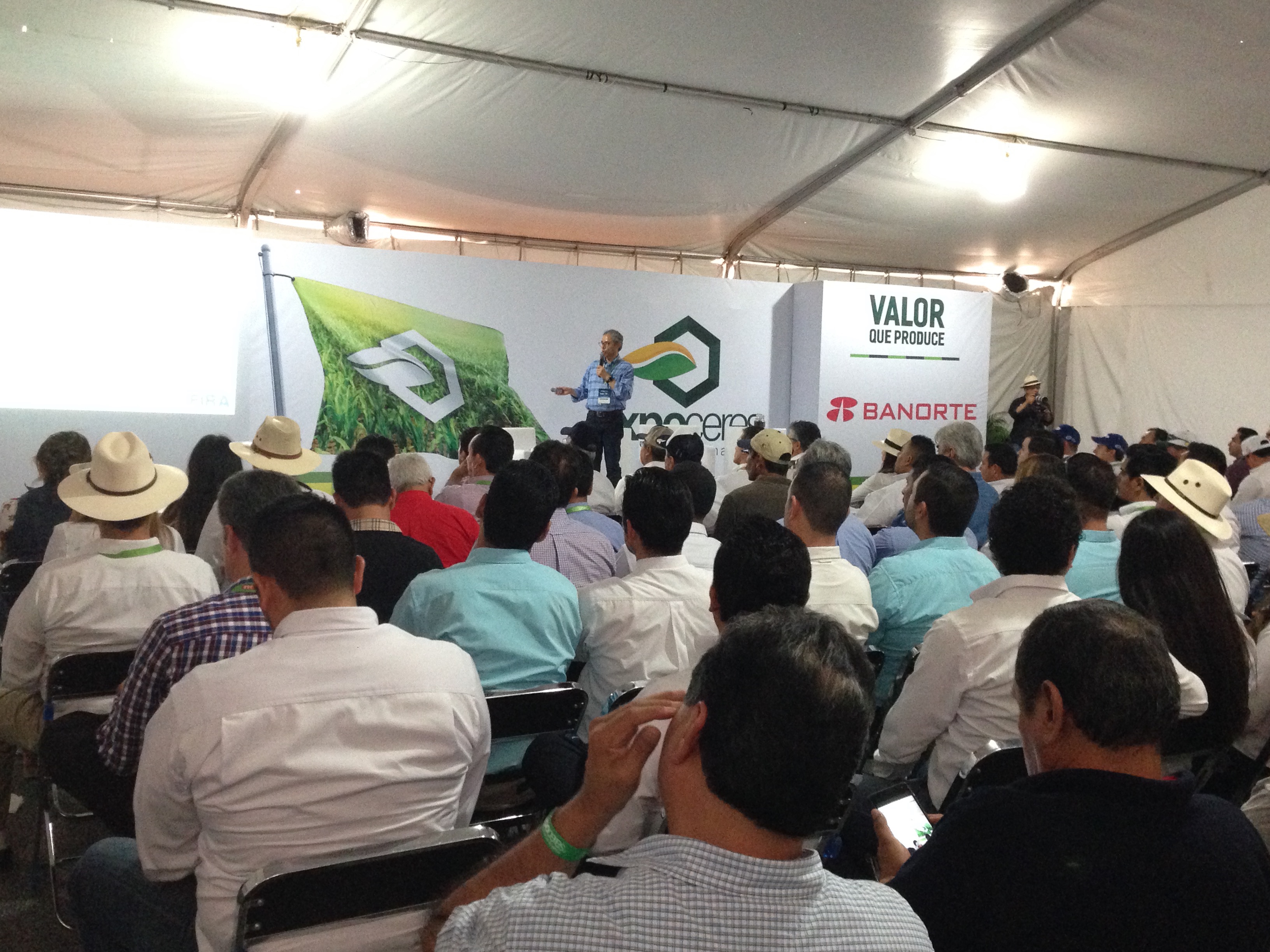 El Director General de FIRA, Dr. Rafael Gamboa González impartió la conferencia “Esquemas de Desarrollo de Proveedores para el Sector Agropecuario” 