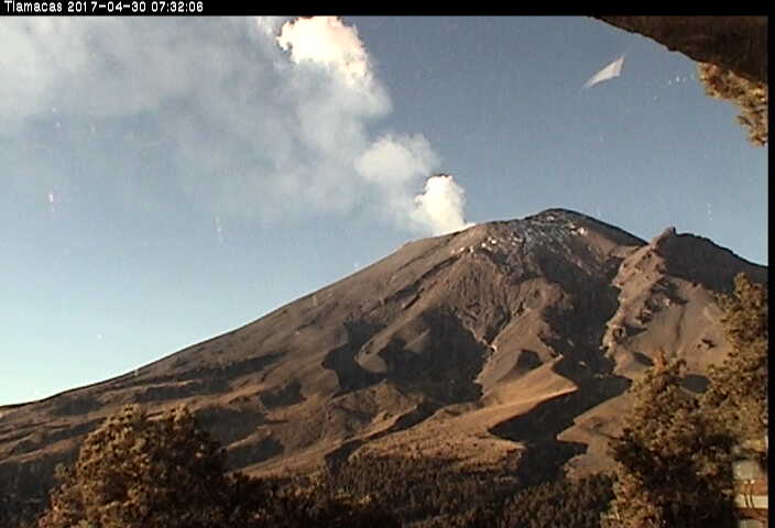En las últimas 24 horas, por medio de los registros sísmicos del sistema de monitoreo del volcán Popocatépetl, se identificaron 26 exhalaciones de baja intensidad, acompañadas de emisiones de vapor de agua y gas. Además se registraron 10 minutos de tremor