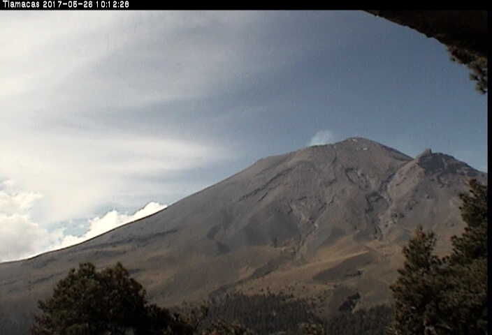 En las últimas 24 horas, por medio de los registros sísmicos del sistema de monitoreo del volcán Popocatépetl, se identificaron 26 exhalaciones de baja intensidad, acompañadas por vapor de agua y gas. Además, se registró un evento volcanotectónico.