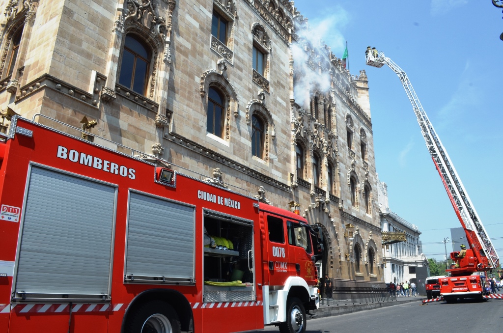 Simulacro de incendio a escala real en el Palacio Postal
