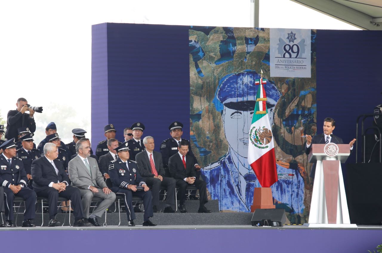 Godina Herrera asistió a la conmemoración del Día del Policía Federal, evento encabezado por el Presidente de la República