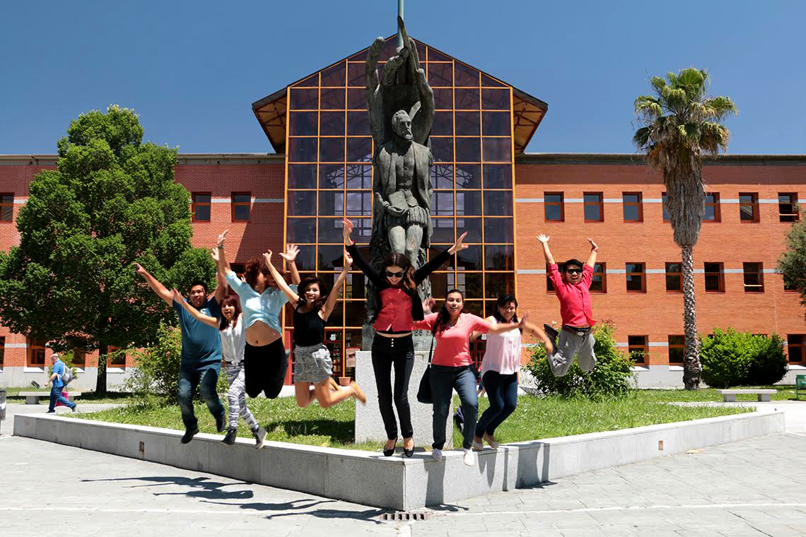 El Instituto Mexicano de la Juventud (Imjuve), concibe la movilidad juvenil como una forma de ampliar y enriquecer la formación y experiencias de las y los jóvenes.