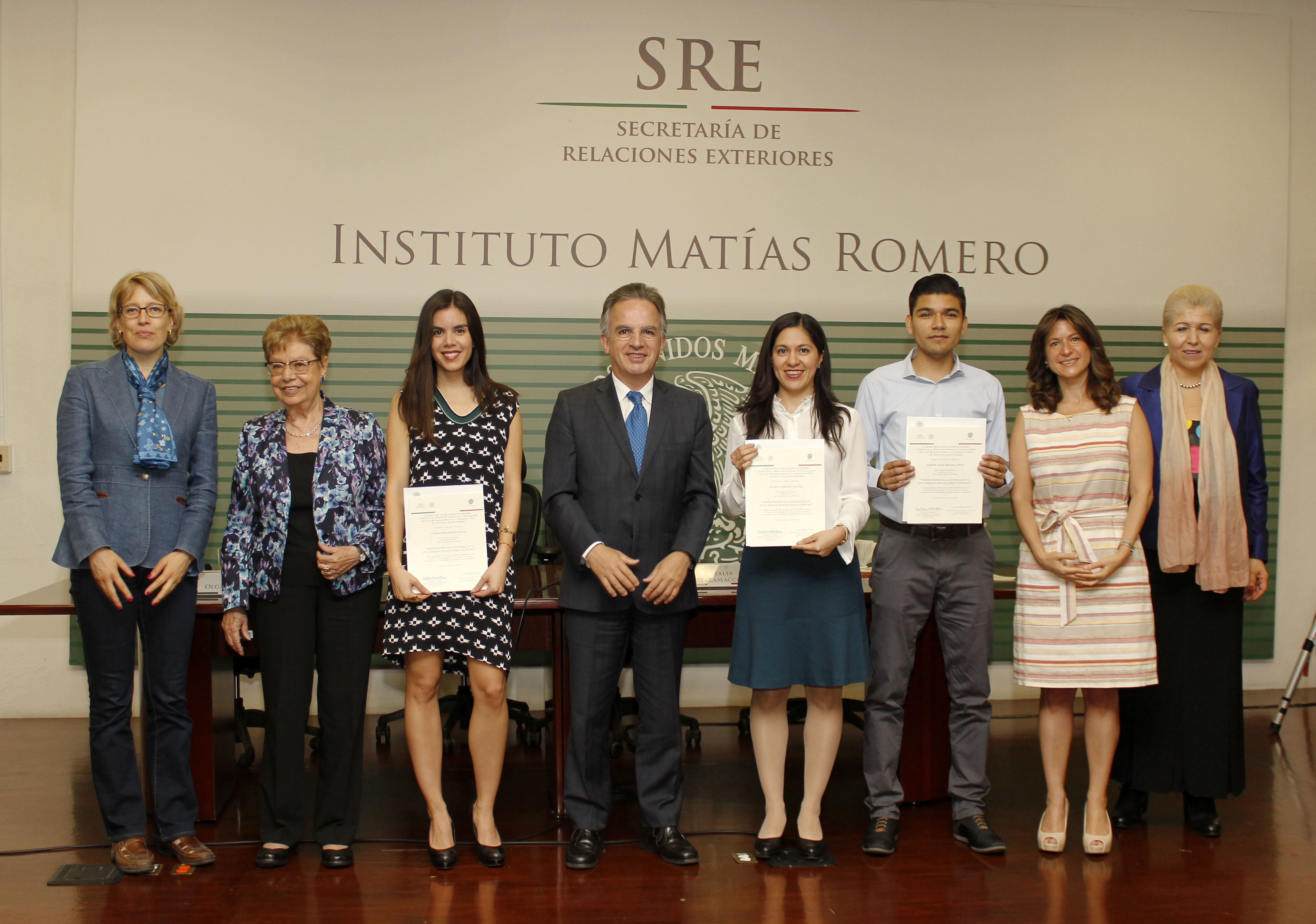 Ganadores del concurso “La participación de la sociedad civil en la agenda internacional de México”